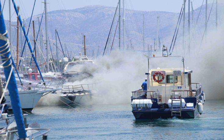 Κάηκε και βυθίστηκε ιστιοφόρο σκάφος στο λιμάνι της Πρέβεζας