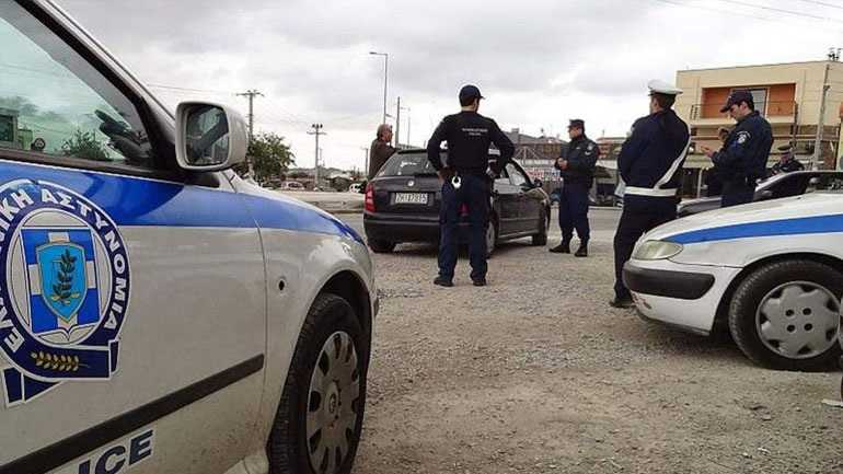 Ιωάννινα: Σε εξέλιξη επιχείρηση της αστυνομίας για τον εντοπισμό αγνώστου που έσπασε τα μπλόκα και κατάφερε να διαφύγει.