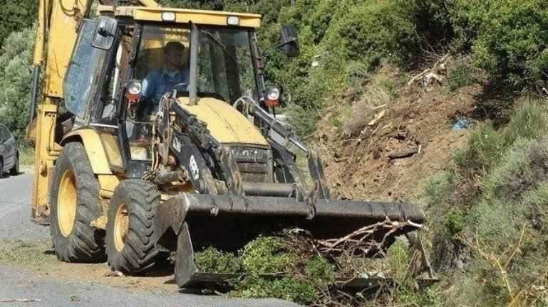 Εργασίες για την αποκατάσταση ζημιών στην αγροτική οδοποιία σε Φλάμπουρα και Μιχαλίτσι