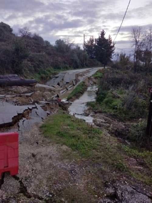 Μεγάλη καθίζηση σε δρόμο της Τ.Κ Νικόπολης – Χωρίς νερό ολόκληρη η περιοχή