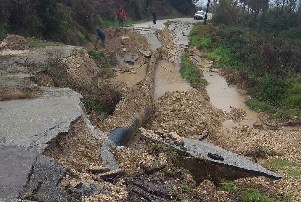 Πρέβεζα: Εντατικά συνεχίζονται οι εργασίες για την αποκατάσταση της υδροδότησης  μετά την κατολίσθηση που σημειώθηκε στην Τοπική Κοινότητα Νικόπολης