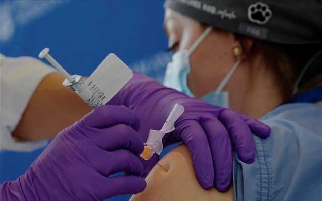 Κορονοϊός: Εμβολιάστηκαν οι πρώτοι  2,067 υγειονομικοί στην Ήπειρο