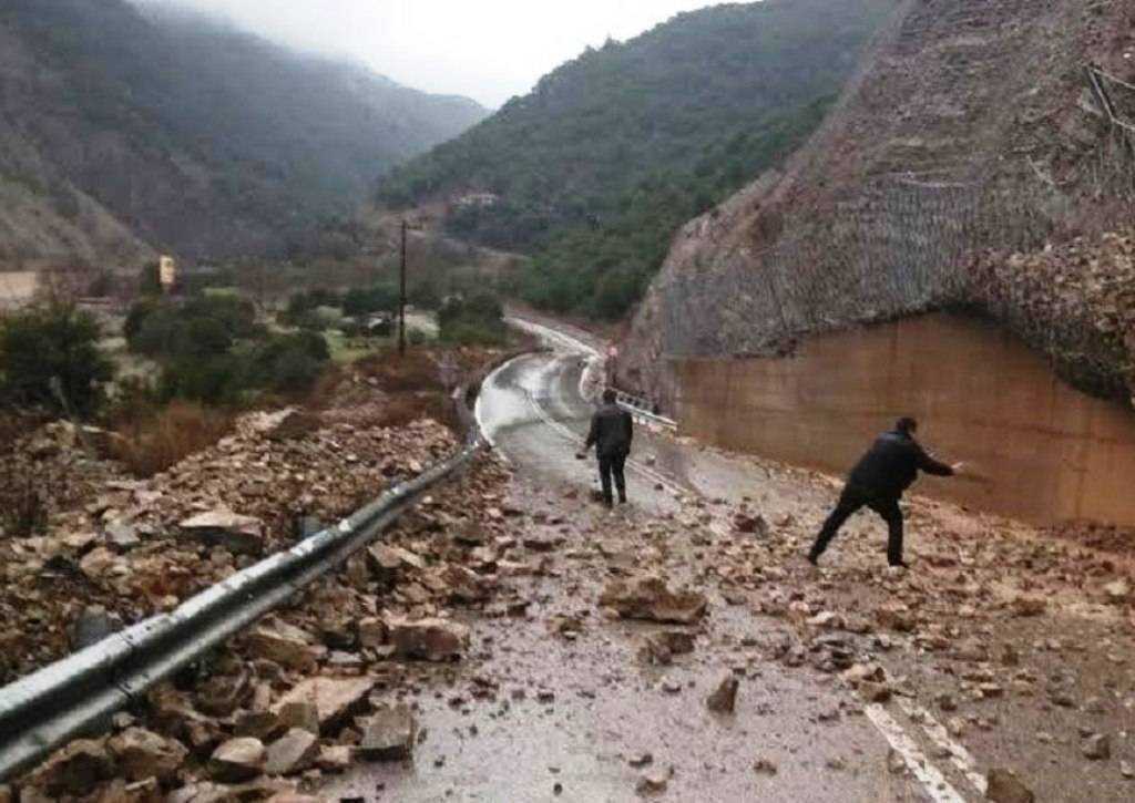 Κατολισθήσεις στο οδικό δίκτυο της Ηπείρου από τις σφοδρές βροχοπτώσεις
