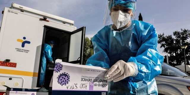 Σχολεία: Πώς θα γίνονται τα τεστ σε μαθητές και εκπαιδευτικούς -Νέες οδηγίες του υπουργείου Παιδείας