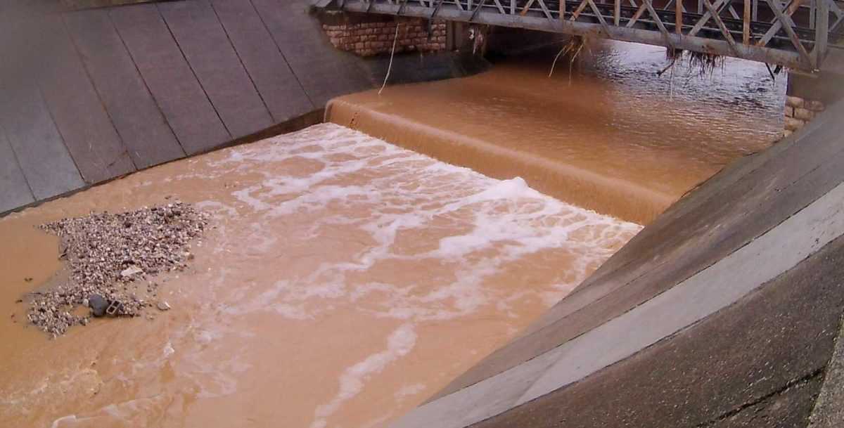 Ήπειρος: Πλημμύρες σε Γιάννενα και Θεσπρωτία – Καθίζηση σε δρόμο και κλείσιμο γέφυρας