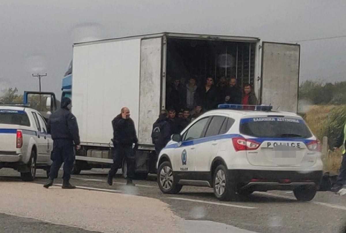 Ηγουμενίτσα: 63χρονος οδηγός έκρυβε δέκα μετανάστες ανάμεσα στα γαλακτοκομικά!