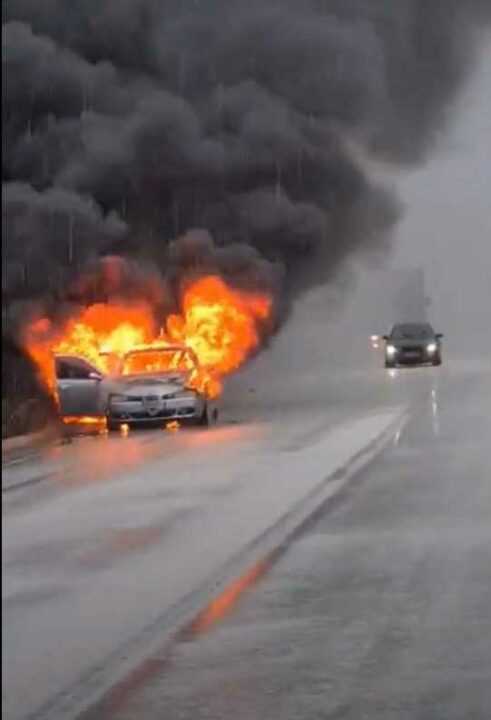 ΙΧ άρπαξε φωτιά στην Μαζαρακιά Ηγουμενίτσας (Βίντεο)