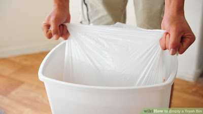 Η έξυπνη κίνηση για να μη μυρίζει ο κάδος των σκουπιδιών