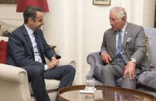 Επικοινωνία Μητσοτάκη με Κάρολο: Πρόσκληση για την 25η Μαρτίου