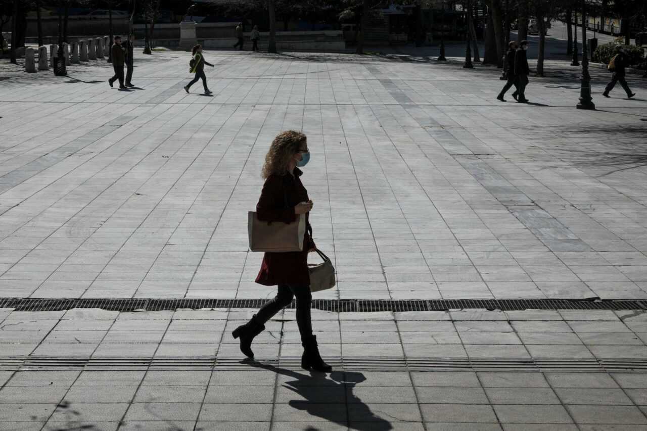 Τα δεδομένα «κρίνουν» την παράταση των σκληρών μέτρων στις κόκκινες περιοχές