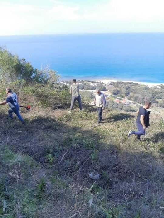 Εθελοντές καθάρισαν το Κάστρο της Ρηνιάσας στα Ριζά