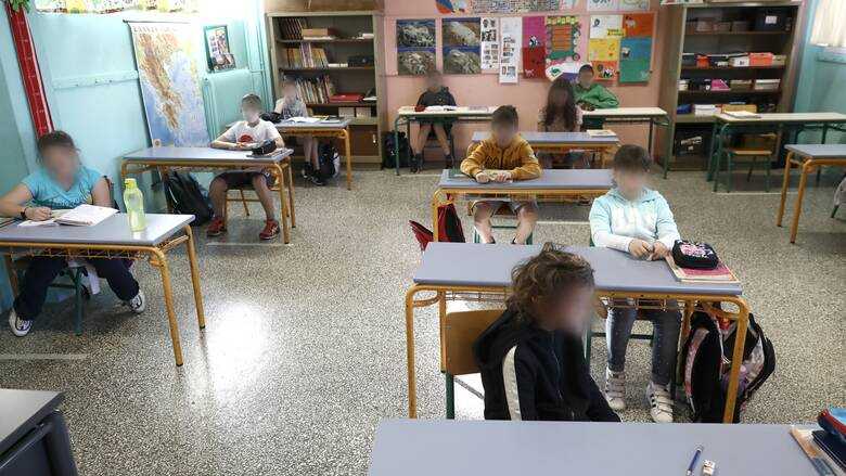 Διευθύντρια δημοτικού σχολείου της Άρτας έδιωξε δάσκαλο την ώρα του μαθήματος γιατί δεν φορούσε μάσκα 