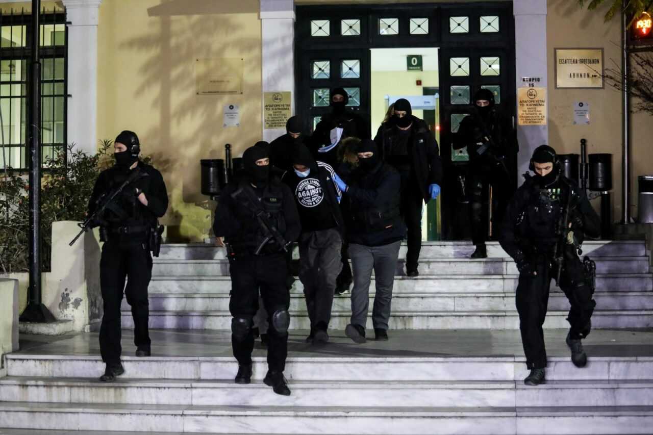 Επεισόδια Ν. Σμύρνη: Αρνούνται τις κατηγορίες οι 7 συλληφθέντες