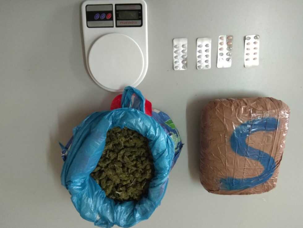 Γιάννενα: Κουβαλούσε στο αυτοκίνητο του ακατέργαστη κάνναβη και ναρκωτικά χάπια