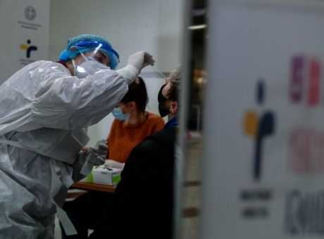 Κορονοϊός: 2.512 νέα κρούσματα, 52 θάνατοι και 545 διασωληνωμένοι το τελευταίο 24ωρο