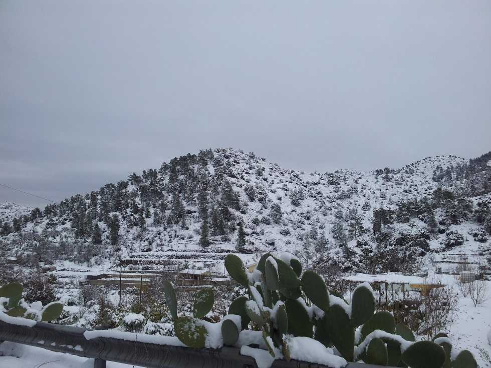 Χιονόπτωση στις ορεινές περιοχές της Ηπείρου – Κλειστός ο δρόμος προς τα χωριά των Βορείων Τζουμέρκων λόγω καταπτώσεων