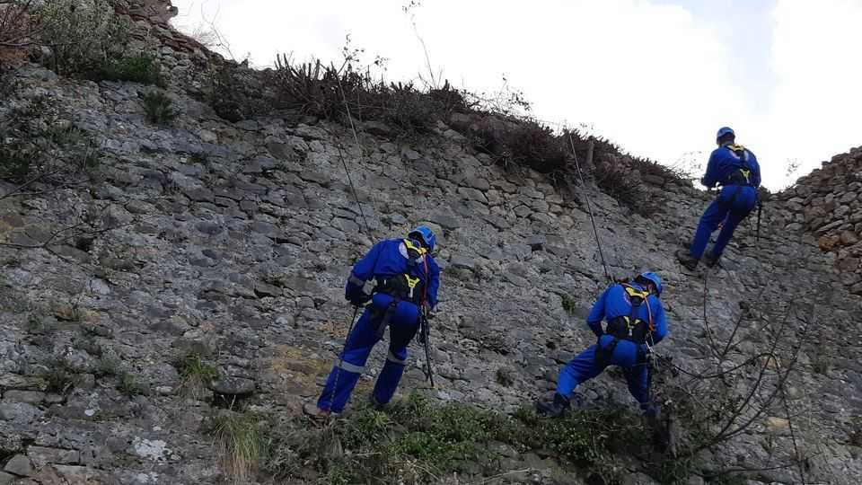 Τα τείχη του κάστρου Ρηνιάσας καθάρισε η ΛΕΚ Πρέβεζας