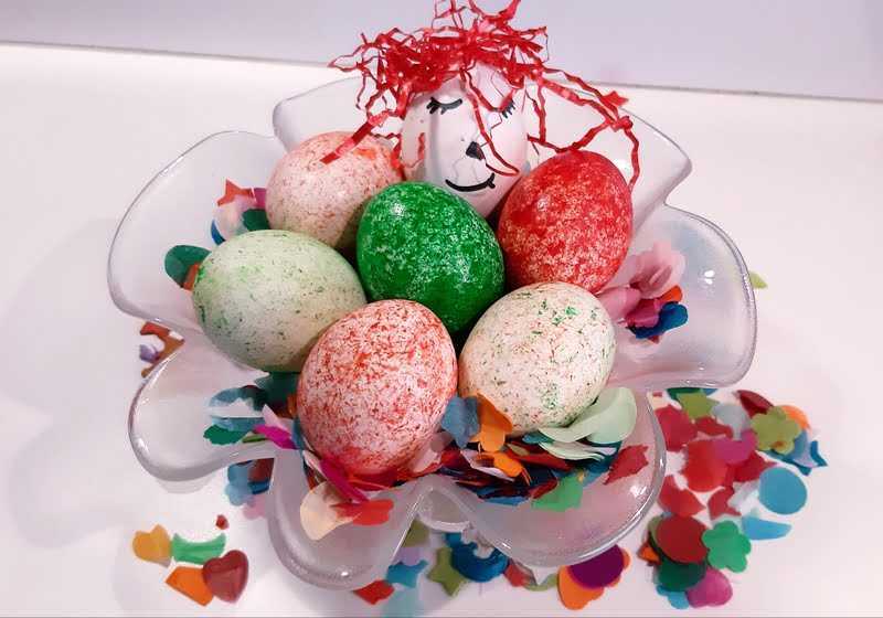 Ο ακίνδυνος τρόπος για να βάψετε τα αυγά μαζί με τα παιδάκια σας!