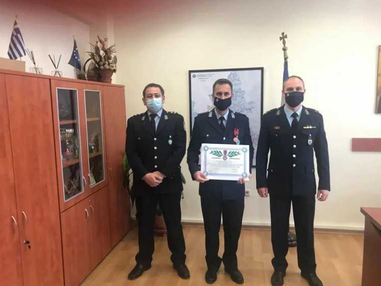 Απονομή Αστυνομικού μεταλλίου στον αστυνομικό του Τμήματος Φαναρίου Αρχιφύλακα Τζίμα Ιωάννη για εξαίρετη δραστηριότητα που επέδειξε εκθέτοντας τη ζωή του σε κίνδυνο