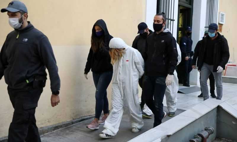 Φυλάκιση 8 ετών στη 15χρονη και τους δύο ανήλικους φίλους της για τη σφαγή της μητέρας της