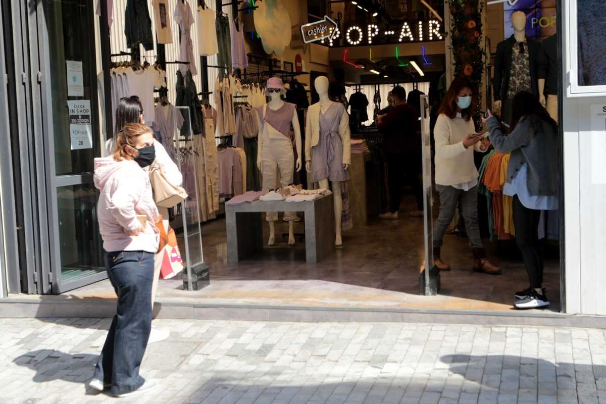 Επέκταση προγράμματος εμβολιασμών, λειτουργία καταστημάτων, έλεγχοι στις μετακινήσεις (video)