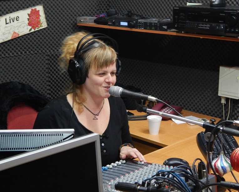 Μέρες ραδιοφώνου με την Ρόυ Καλύβα στον Αμβρακία 91.9 καθε Τρίτη βράδυ στις 9:00.