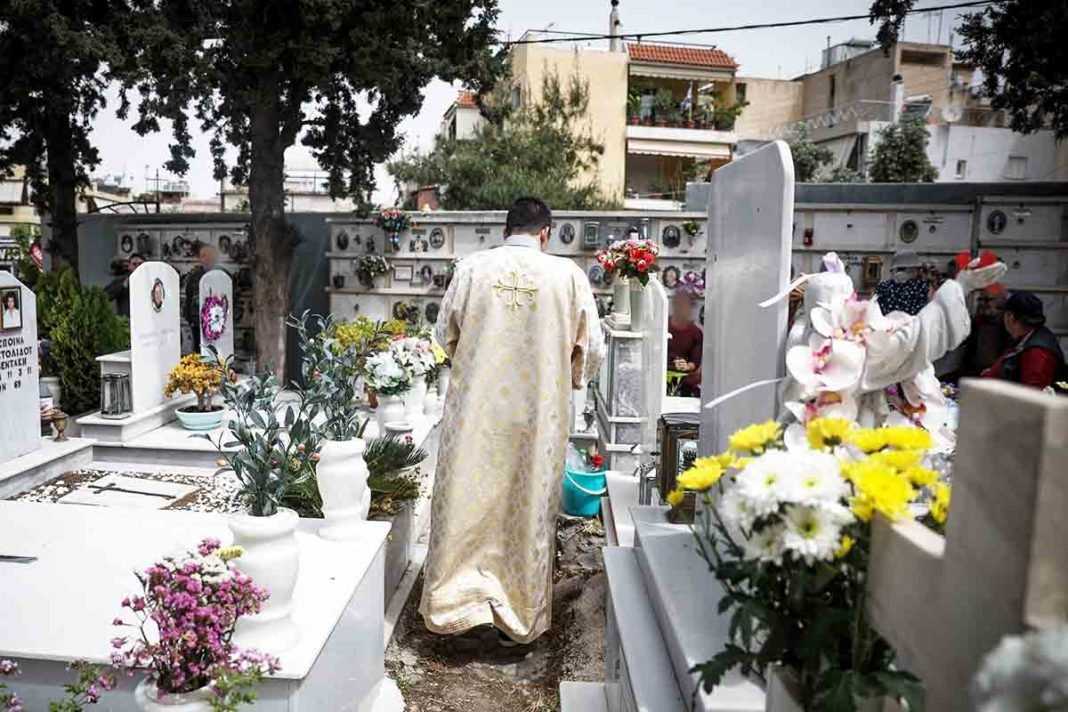 Δεν μπορεί να το χωρέσει ανθρώπου νους: Ιερόσυλοι έσκαψαν τάφο και έκλεψαν τον μακαρίτη