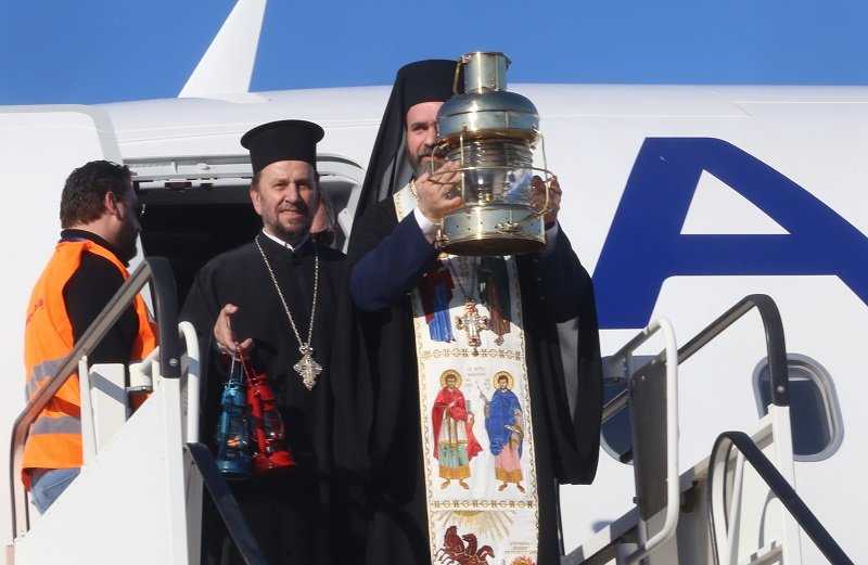 Στις 18.30 η άφιξη του Αγίου Φωτός στην Αθήνα