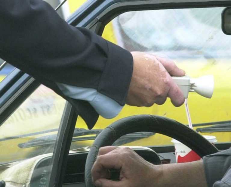 Αλκοολόμετρο χτύπησε κόκκινο – Οδηγούσε στην Άρτα τύφλα στο μεθύσι