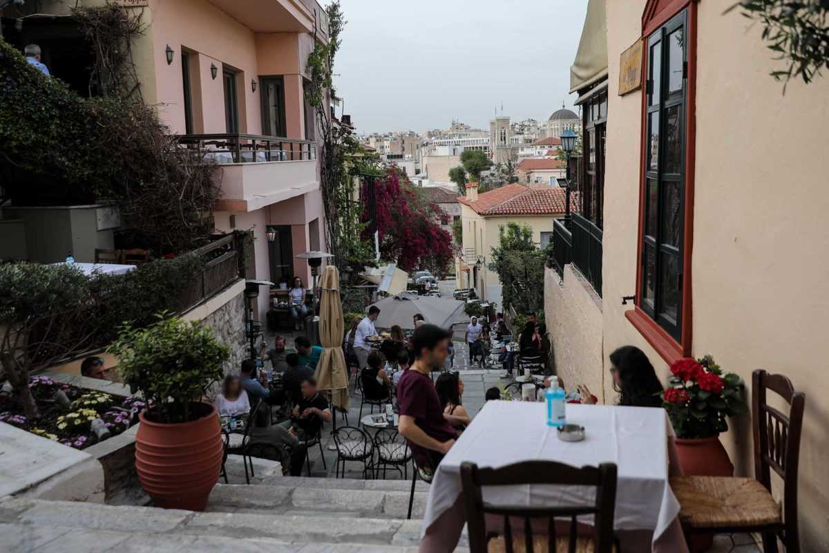 Άρση μέτρων: Τι αλλάζει από την Παρασκευή – Το χρονοδιάγραμμα για γυμναστήρια, δεξιώσεις, εστίαση εντός