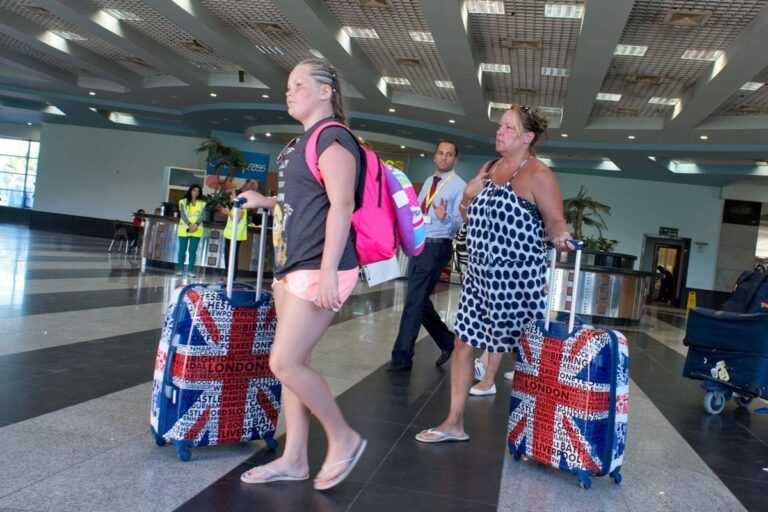 Δυσάρεστη ανατροπή – Εκτός «πράσινης λίστας» η Ελλάδα – «Μούδιασμα» από την απόφαση των αγγλικών αρχών (Βίντεο)