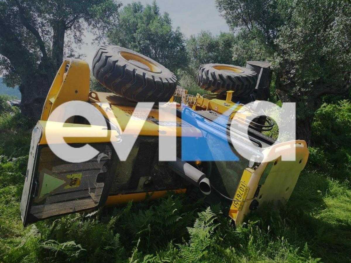 Συγκλονιστικό τροχαίο – Φορτωτής ξέφυγε της πορείας του και αναποδογύρισε