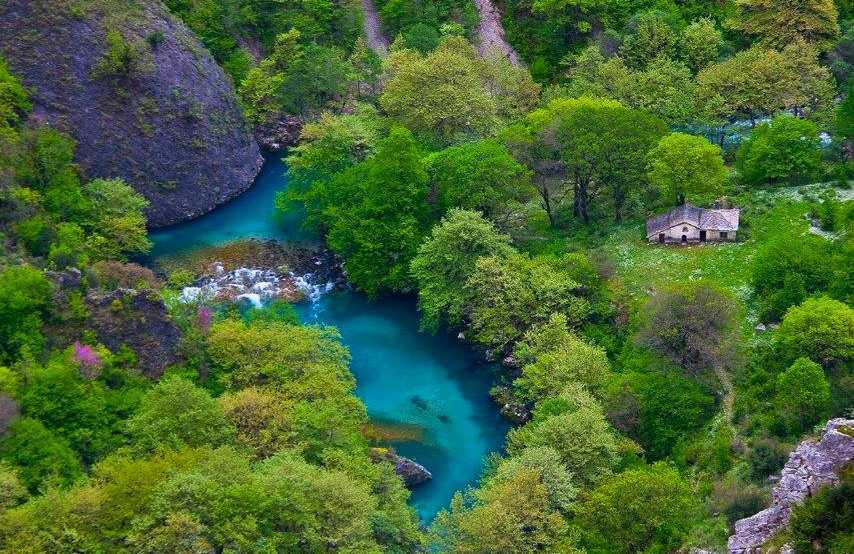 Το γαλλικό περιοδικό «Le Point» υμνεί τα Ζαγοροχώρια!