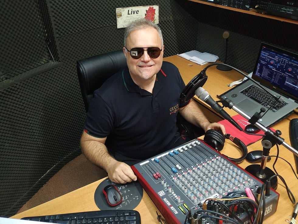 Πρωινές «χλίδες» με τον Χρήστο Έξαρχο καθημερινά στον Amvrakia Fm 91.9.