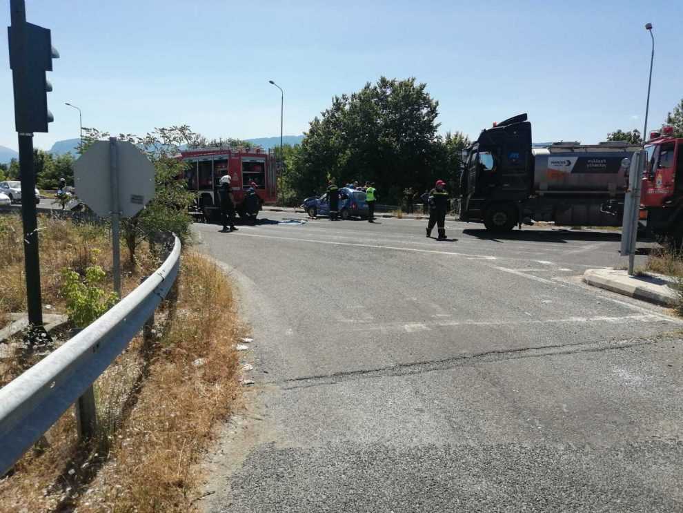 Τρομερό τροχαίο: Σκοτώθηκε οδηγός μετά από σφοδρή σύγκρουση φορτηγού με ΙΧ αυτοκίνητο