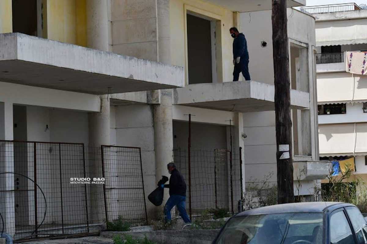 Θρίλερ: Εντοπίστηκε πτώμα σε πυλωτή οικοδομής σε προχωρημένη σήψη.