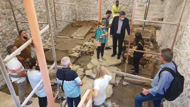 Στο φως αρχαιολογικά ευρήματα που βρέθηκαν στο Ιστορικό Δημαρχείο της Άρτας