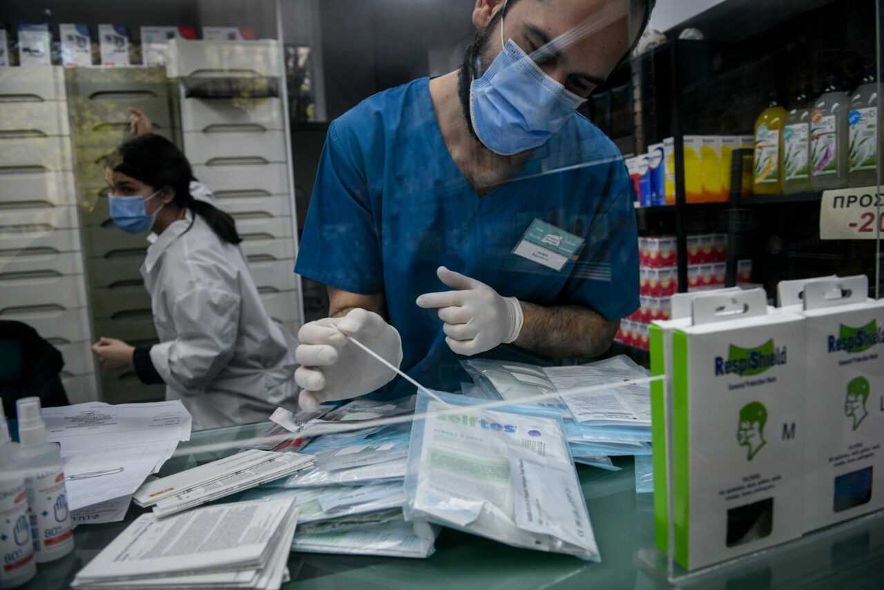 Β. Παπαευαγγέλου: Τέλος το self test για τους πλήρως εμβολιασμένους (video)