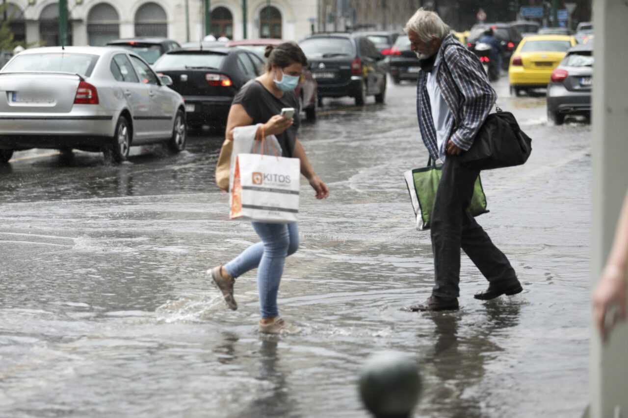 Καιρός: Τοπικές βροχές και πτώση της θερμοκρασίας Δευτέρα και την Τρίτη.