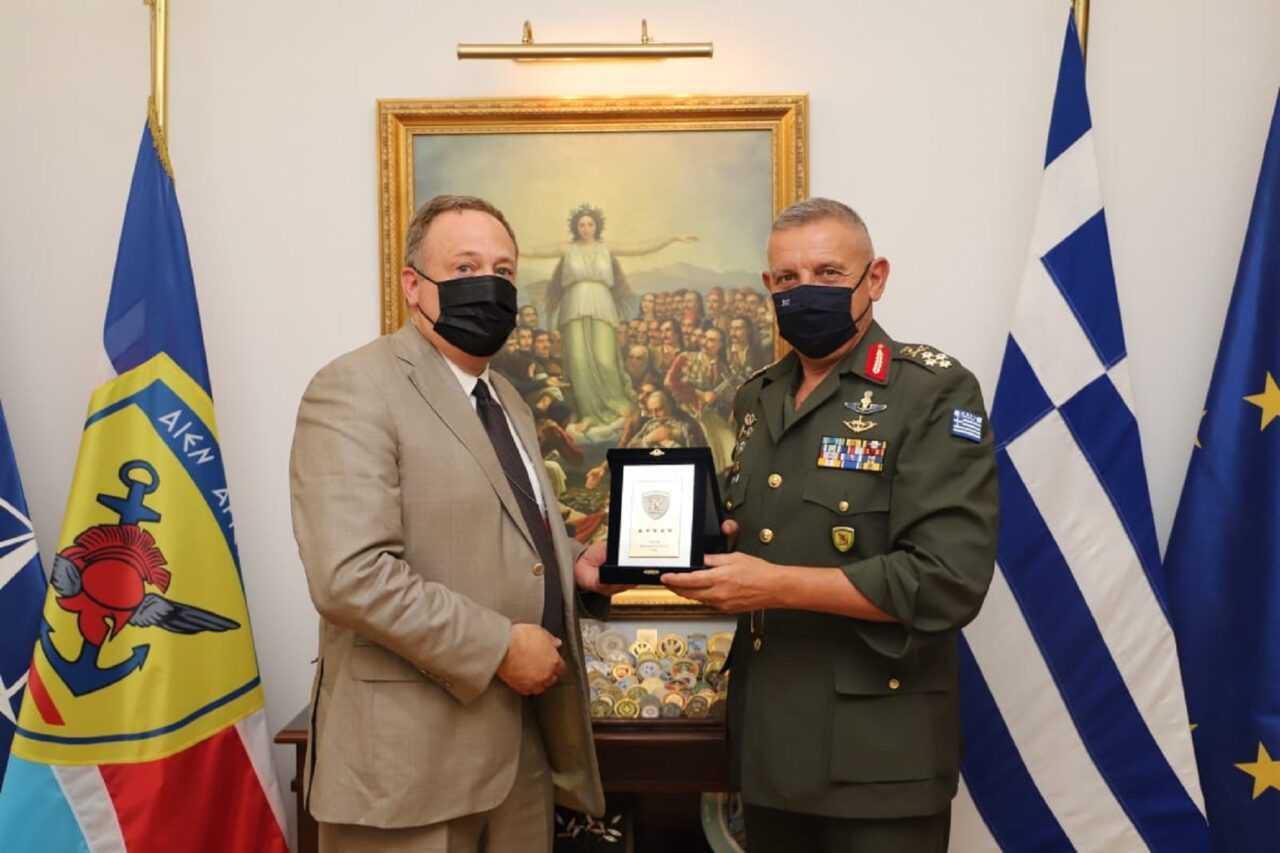 Συνάντηση του αρχηγού ΓΕΕΘΑ με τον πρόεδρο και εκτελεστικό διευθυντή του Αμερικανικού Ινστιτούτου JINSA