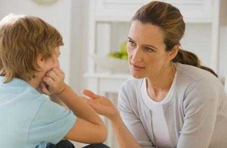 Πώς να μιλήσετε στον γιο σας για την περίοδο