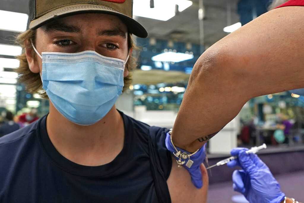 Ένας στους δύο νέους 18 – 25 έχει εμβολιαστεί ή έχει κλείσει ραντεβού – Τι θα γίνει με την ομάδα 12 -15 ετών (video)