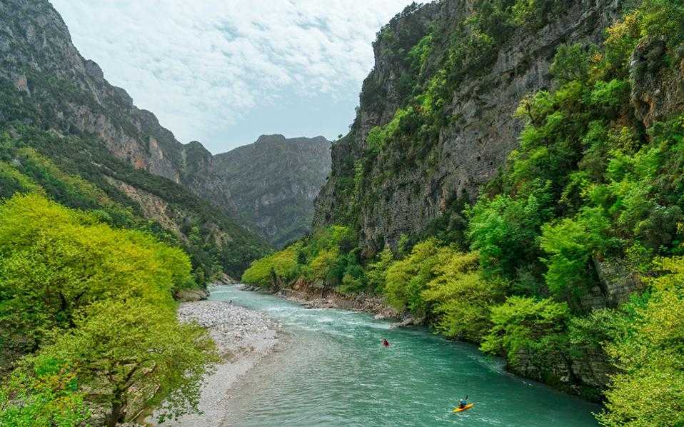 Σφοδρές αντιδράσεις προκαλούν τα αιτήματα για αιολικά πάρκα και υδροηλεκτρικό έργο στον Άραχθο ποταμό
