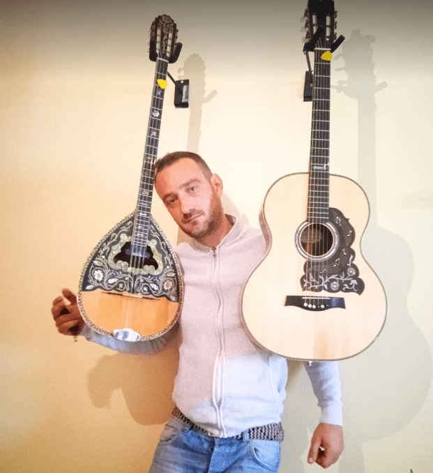 Τα… «σπάει» το τραγούδι «Όμορφη γλυκειά βραδιά» του Πρεβεζάνου τραγουδιστή Σωκράτη Νικολού