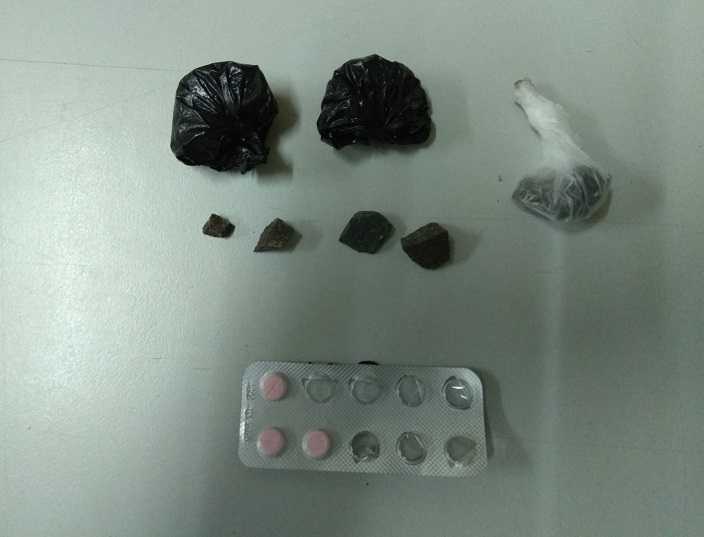 Ιωάννινα: Συνελήφθησαν για κατοχή και διακίνηση ηρωίνης και ναρκωτικών χαπιών