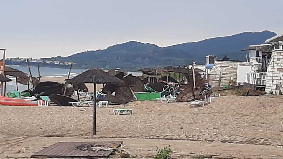 Ξαφνικό μπουρίνι έπληξε την παραλιακή ζώνη της Πρέβεζας.