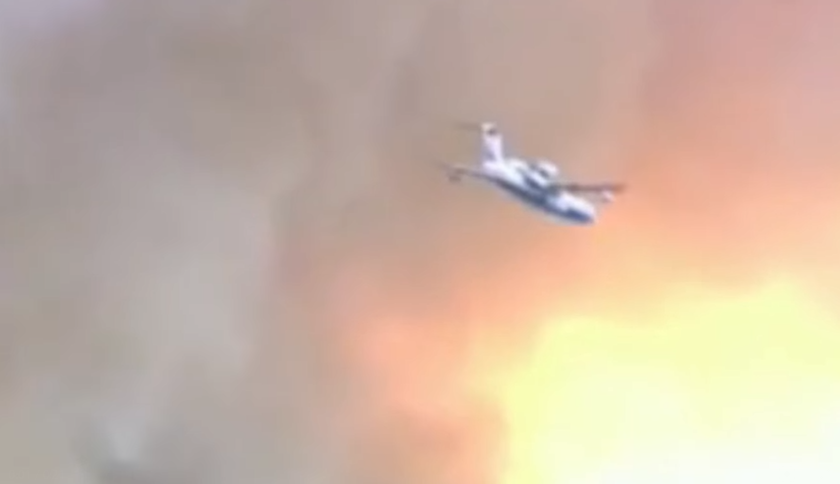 Βίντεο: Η εικόνα της πύρινης κόλασης στην Εύβοια μέσα από το ρωσικό Beriev-200