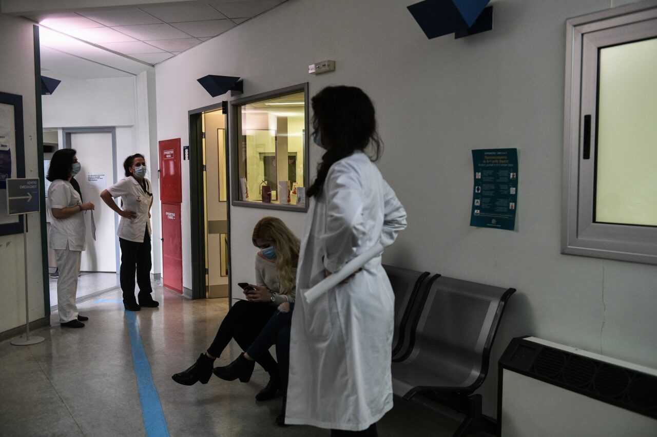 Κ. Χατζηδάκης: Σε επ’ αόριστον αναστολή εργασίας από 16 Αυγούστου οι ανεμβολίαστοι σε νοσοκομεία και μονάδες φροντίδας