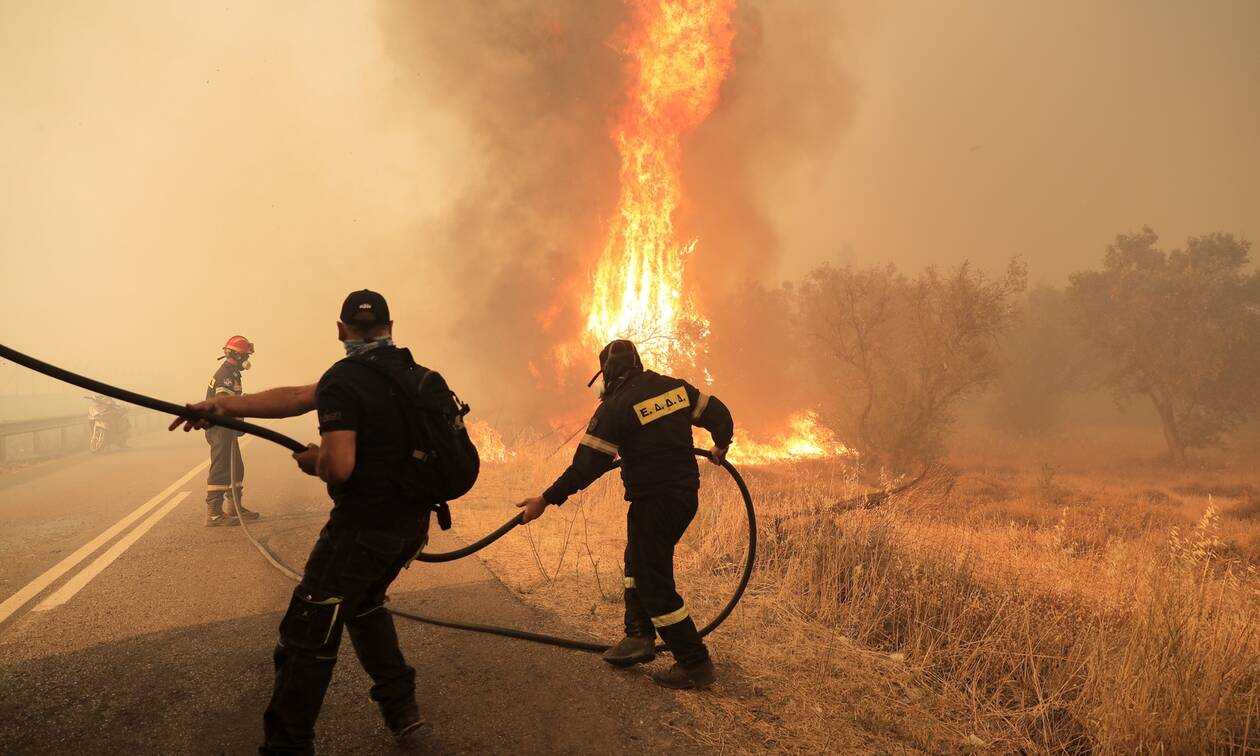 Μάχη της Πυροσβεστικής σε Εύβοια, Αρχαία Ολυμπία και Χαλκιδική – Τα κρίσιμα μέτωπα της φωτιάς
