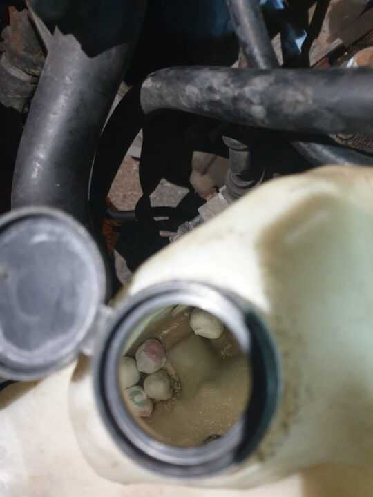 Ιωάννινα: Είχαν κρύψει ηρωίνη στη μηχανή του αυτοκινήτου!